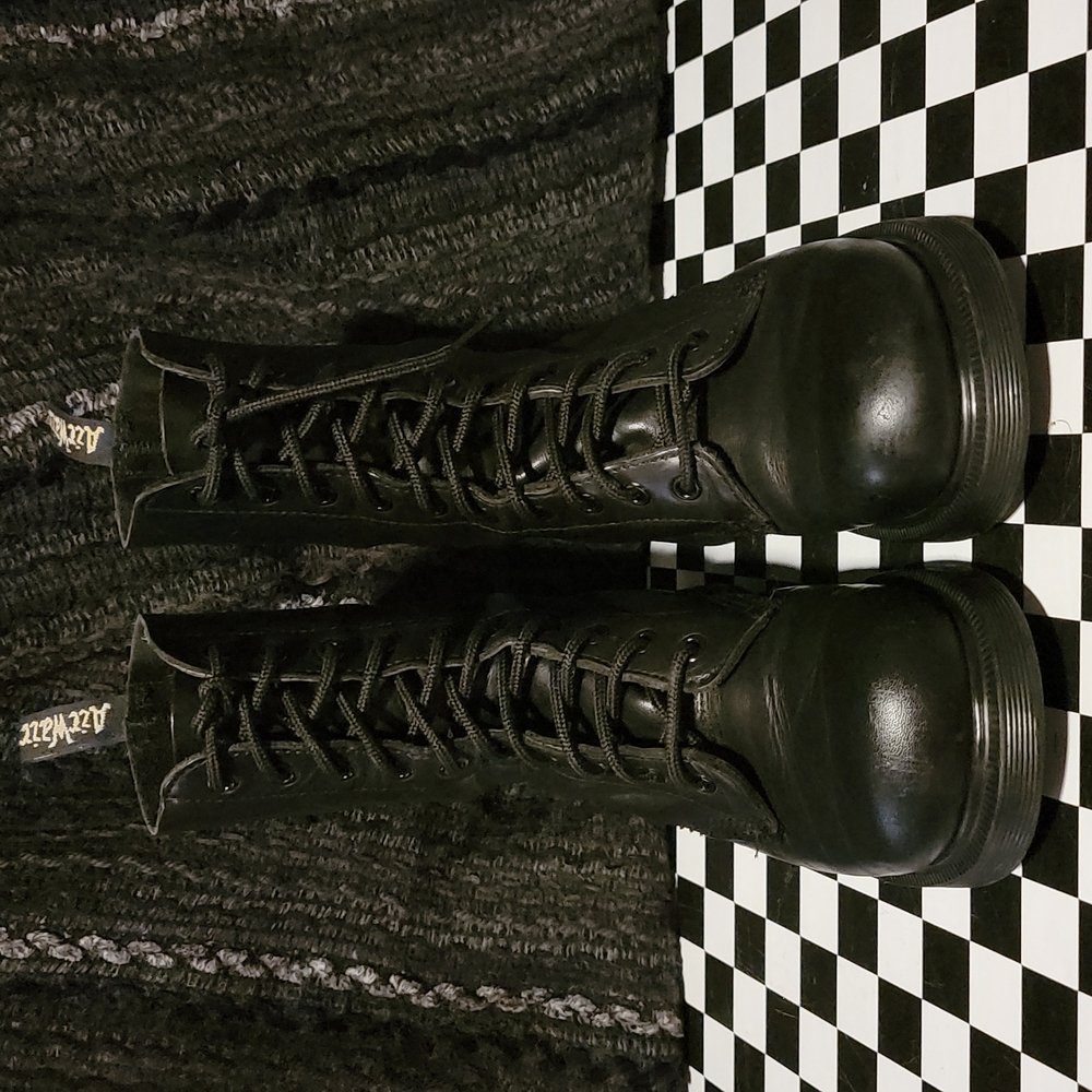 *SOLD* Made in England Dr. Martens Boots - Picture 2 of 12